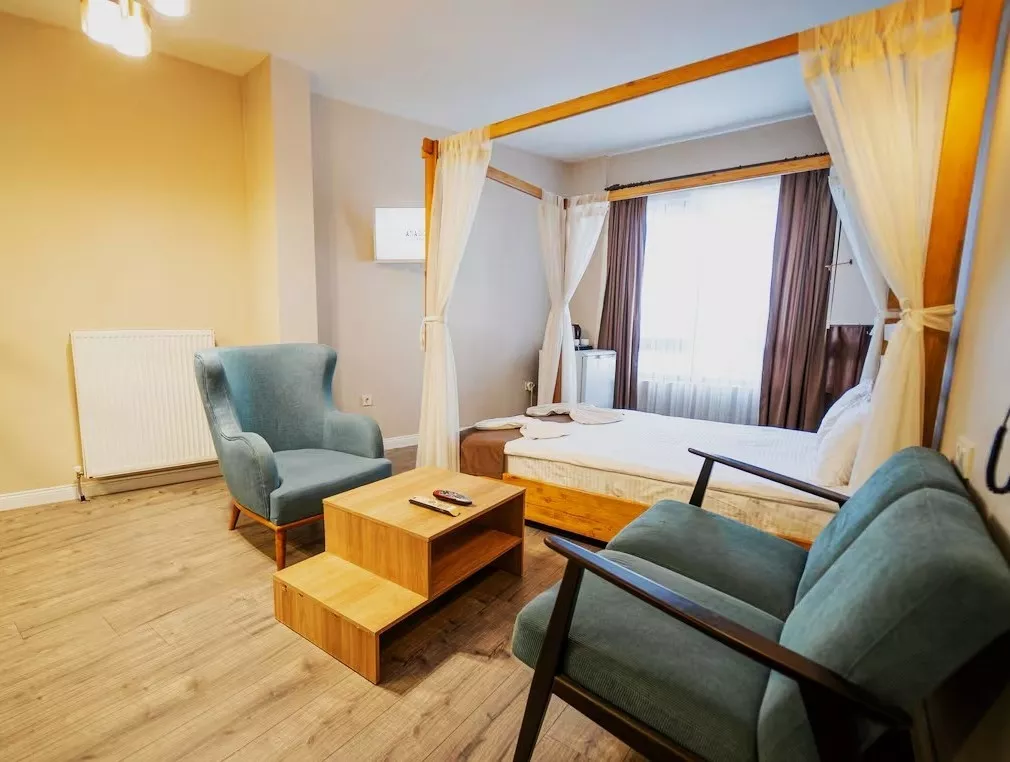 Queen Suite - 1